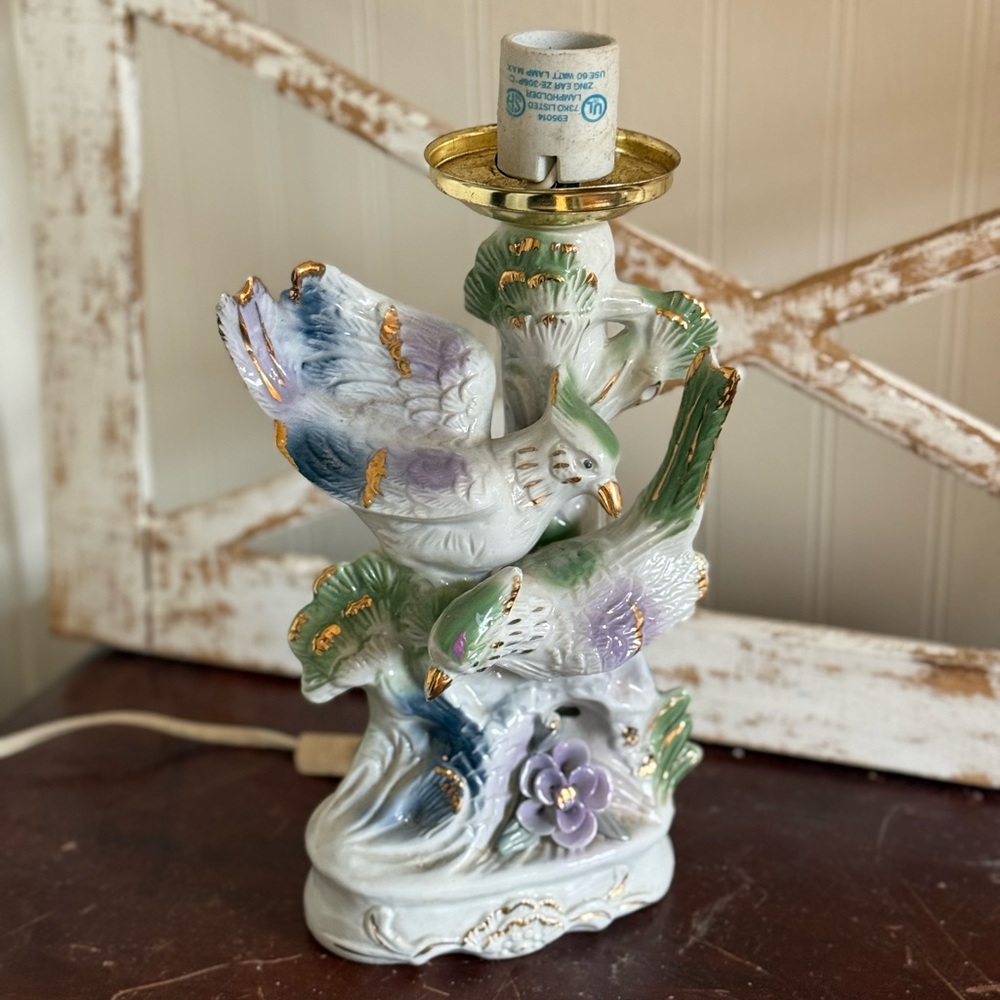 Elegant Vintage Ceramic Bird Lamp with Gold Accents - Picture 1 of 8